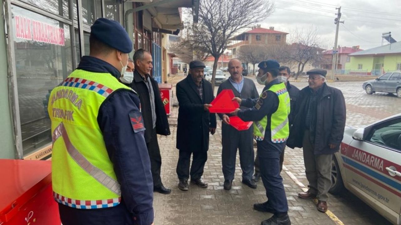 Jandarma trafik sürücülere güvenli trafiği anlattı 