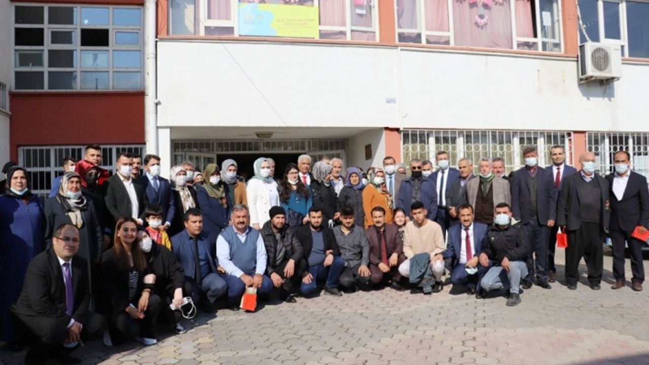 GAZİ ORTAOKULU'NDA "BİR ŞEHİT BİR SINIF" PROJESİ GERÇEKLEŞTİRİLDİ