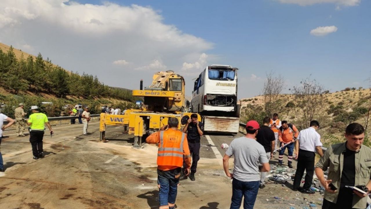 Gaziantep’te feci kazada: 16 kişi öldü 8’i ağır 22 kişi yaralandı 