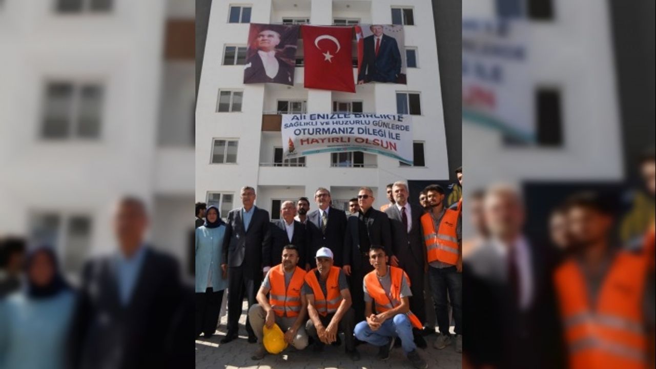 Onikişubat Belediyesi’nin yaptığı 147 konutun tapuları teslim edildi