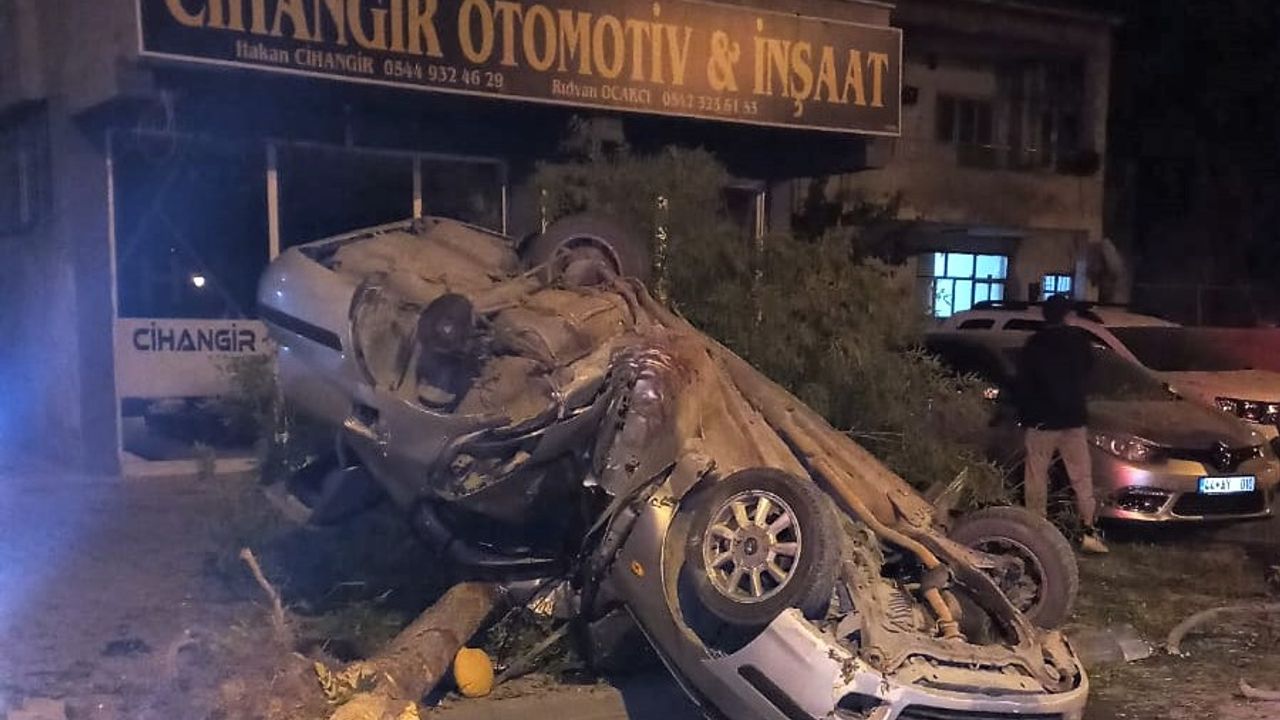Elbistan’da ağaca çarpan otomobil sürücüsü ağır yaralandı 