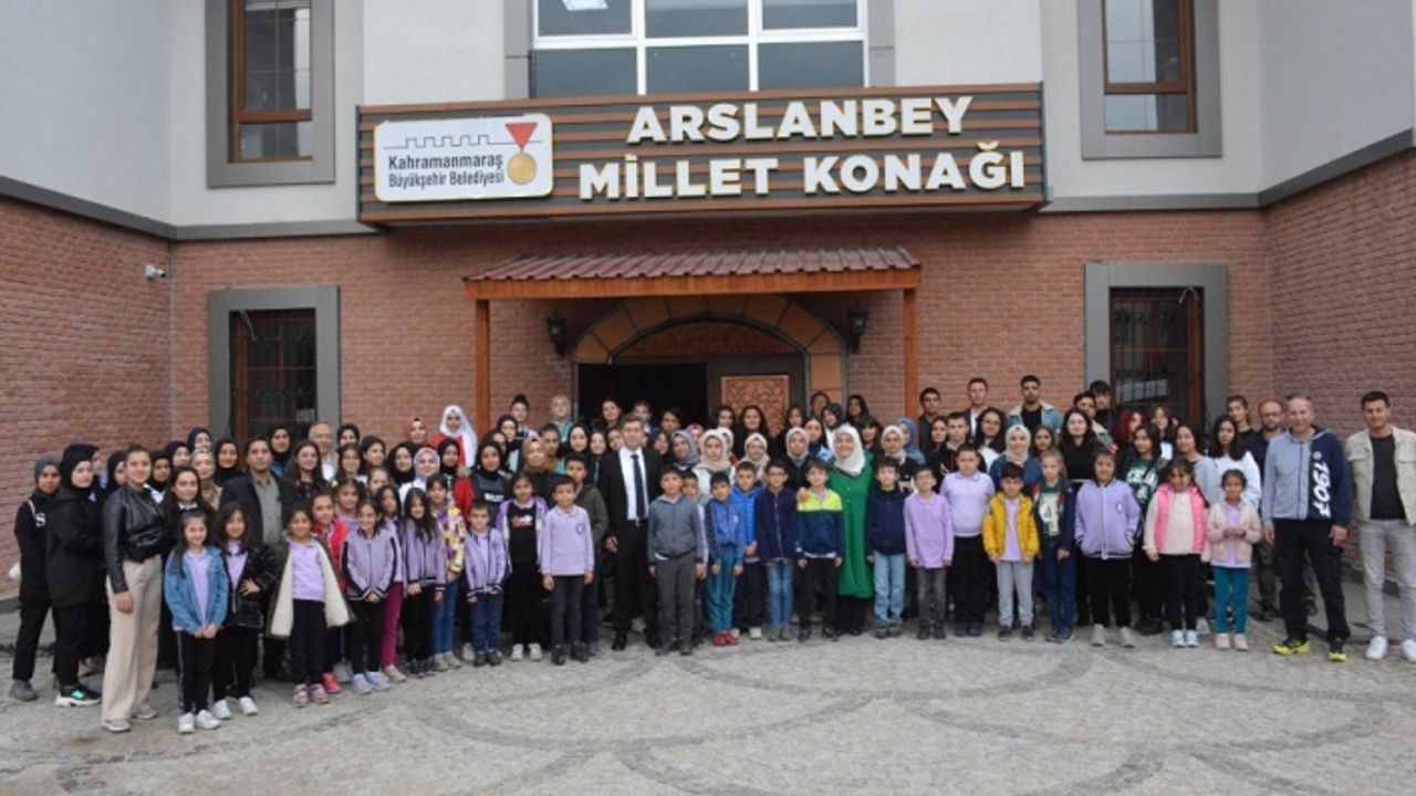 Gençler Hem Okuyor Hem Şehri Tanıyor