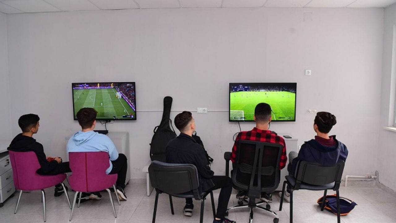 Gençlerin Yeni Gözdesi Gazipaşa Gençlik Merkezi