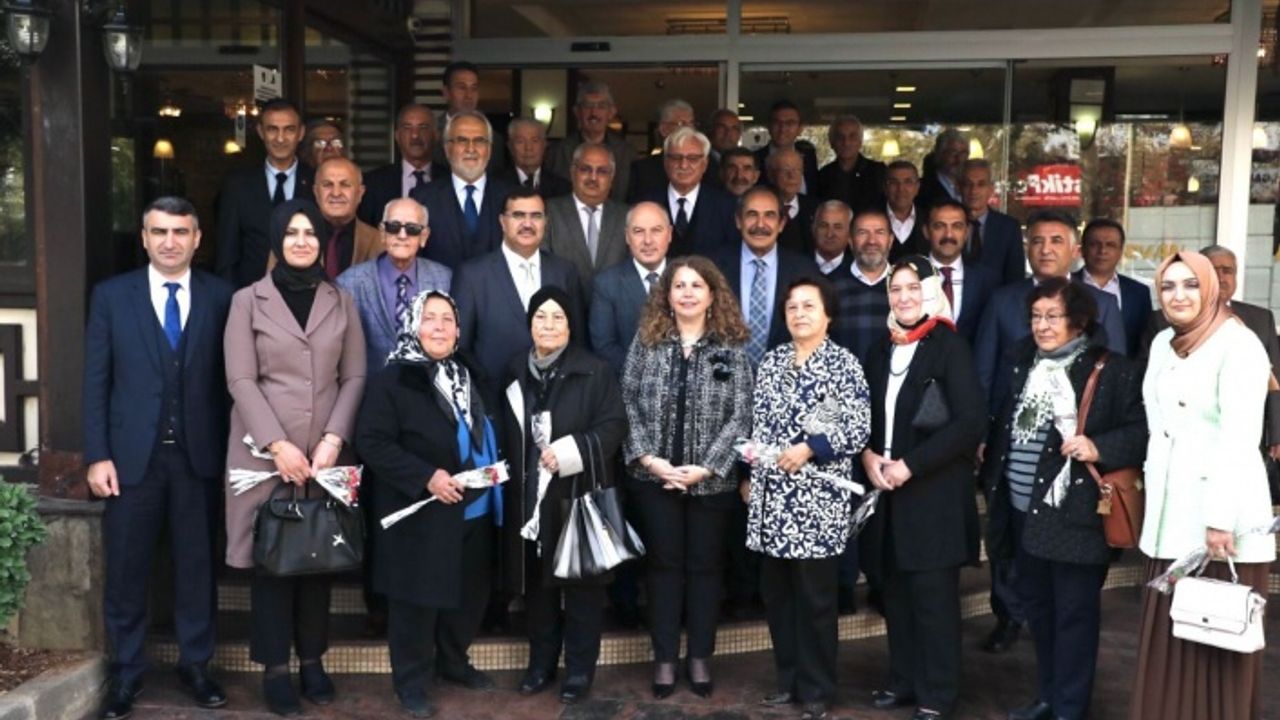 Kervancıoğlu yarım asır sonra ilkokul öğretmeni ile buluştu