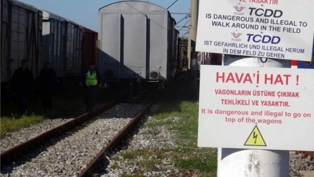 Pazarcık’ta tren raylarında elektrik akımına kapılan genç yaralandı 