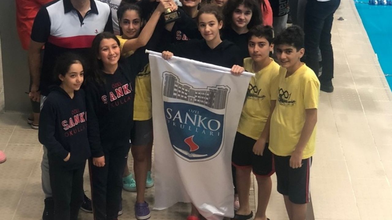 SANKO Okulları Öğrencileri Yüzmede Başarıya Doymuyor