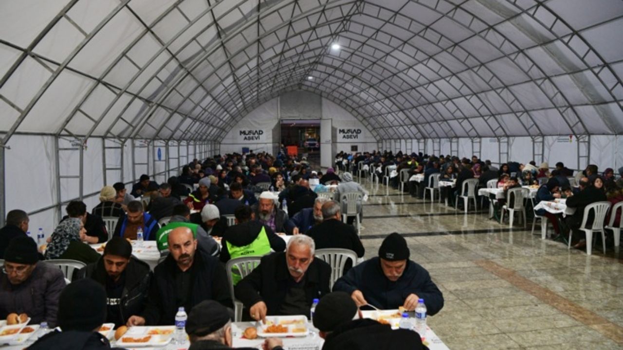 “Her Gün 15 Bin Kişilik Gönül Sofrası Kuruyoruz”