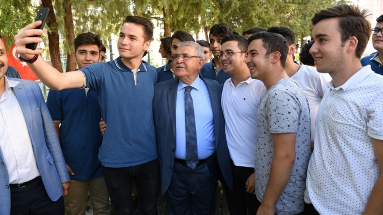 Başkan Mahçiçek; Gençlerimiz, umudumuz ve geleceğimizdir