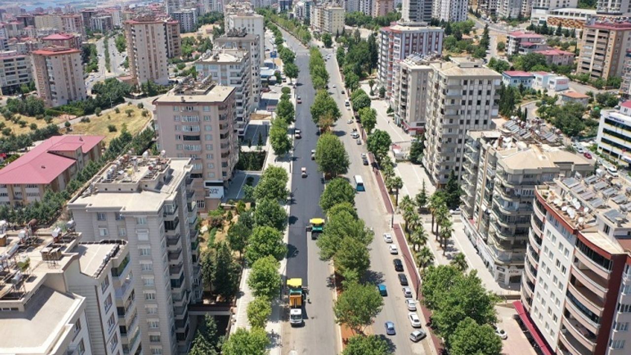 Binevler Bölgesi Cadde Yenileme Çalışmalarında Asfalt Serimi de Başladı