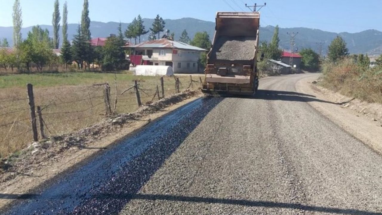 Andırın’da Kırsal Mahalle Yolları Bir Bir Yenileniyor