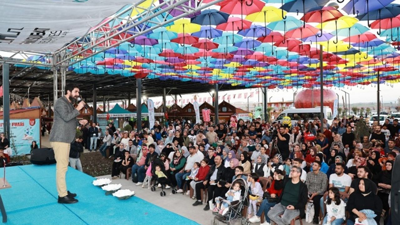 Serdar Tuncer, Kitap Fuarı’nda sözleriyle gönüllere tesir etti!
