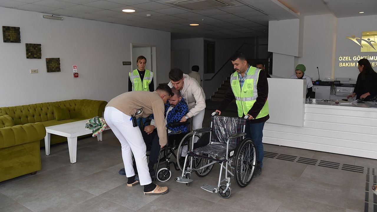 Dulkadiroğlu’ndan İhtiyaç Sahibi Vatandaşa Tekerlekli Sandalye!
