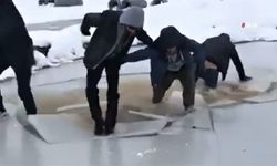 Buz tutmuş çayda çocukların oyunu üşüttü 