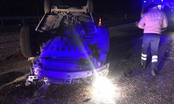 Otomobil bariyerlere çarparak devrildi: 1 ölü, 5 yaralı 