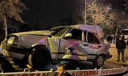 Otomobil çöp aracına çarptı: 2 yaralı  