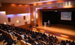 Başkan Mahçiçek, öğrencilere tecrübelerini aktarmaya devam ediyor