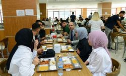 Rektör Yasım, Öğrencilerle Yemekte Bir Araya Geldi