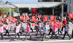 Dulkadiroğlu 29 Ekim Kutlama Alanı Kırmızı Beyaza Boyandı