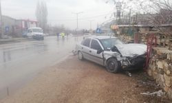 Elbistan’da otomobil ile minibüs çarpıştı: 3 yaralı 