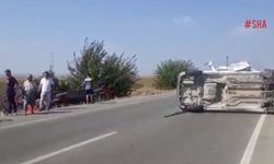 Adana'da hafif ticari araç traktöre çarptı 2 kişi yaralandı