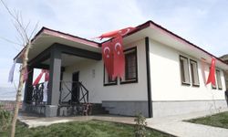 Şehit Müslüm Özdemir'in depremzede ailesine evi teslim edildi