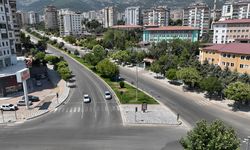 Mustafa Or Caddesi’ndeki Yaya Yolları Yenileniyor