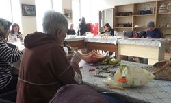 Depremzede Kadınlar, Aile Ekonomisine Sepet Örerek Destek Oluyor