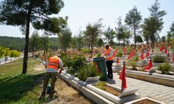 Mezarlıklarda Bakım ve Düzenleme Çalışmaları Sürüyor