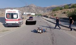 Çağlayancerit’te kamyonet ile çarpışan motosiklet sürücüsü öldü