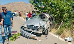 Nurhak’ta ehliyetsiz sürücü ağaca çarptı: 1 ağır 3 yaralı
