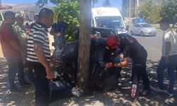 Kahramanmaraş’ta otomobil ağaca çarptı: 1 yaralı