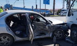 Kahramanmaraş’ta hafif ticari araç ile otomobil çarpıştı: 3 yaralı