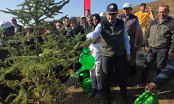 AK Parti Kahramanmaraş Teşkilatı, “Geleceğe Nefes İnsanlığa Nefes” diyerek, Fidanları Toprakla Buluşturdu