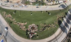 Kavşaklar 500 Bin Çiçekle Renklendi…