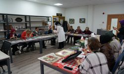 Kadınlar Atölyelerde Hayata Dokunuyor…