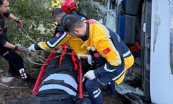 Kahramanmaraş’ta kamyon uçuruma yuvarlandı