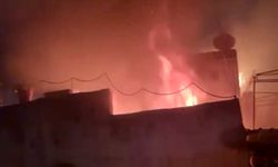 Kahramanmaraş’ta ahşap evde çıkan yangın geceyi gündüze çevirdi
