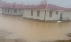 Göksun’da mahalleyi su bastı