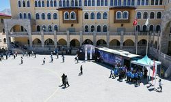 Pusula Maraş’ın Bilim Otobüsü Elbistan’da!