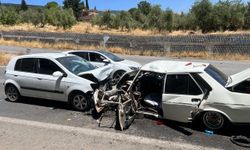 Kahramanmaraş’ta iki otomobil kafa kafaya çarpıştı: 2 yaralı