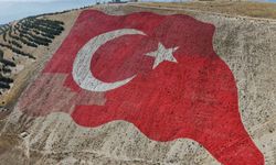 Dünyanın en büyük Türk Bayrağı, yeniden ilk günkü görkemine kavuştu