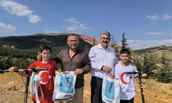 Scooterlarını bayrak sevgisi için sürdüler, zirvede dünyanın en büyük ay yıldızıyla buluştular