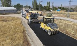 Büyükşehir, Göksun’da Bir Mahallenin Daha Yolunu Yeniliyor