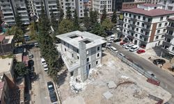 Depremde Hasar Alarak Yıkılan Fatma Gölcü Camii, Hızla Yükseliyor