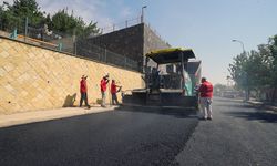 Büyükşehir, Kâtip Çelebi Caddesi’nde Asfalt Mesaisini Sürdürüyor