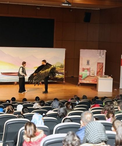 Afşin ve Göksun’da Miniklere Özel Tiyatro Gösterisi
