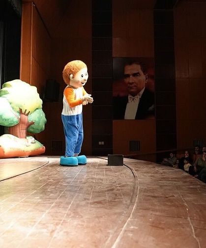 “Sevimli Dinozor Dobizor” ile Minikleri Sanatla Buluştu