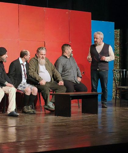 “Deliriyorum Haberin Olsun” Gösterisi Tiyatroseverleri Kahkahaya Boğdu