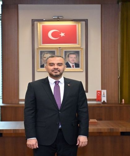 Başkan Hanifi Toptaş, 6 Şubat’ın 3’üncü yıldönümünde deprem şehitlerini andı