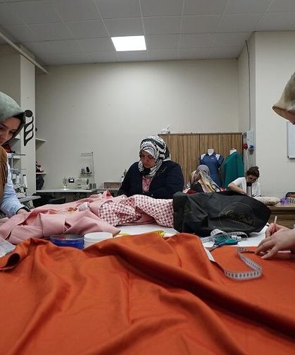 KAMEK’te Kadınlar Hem Öğreniyor Hem Üretiyor